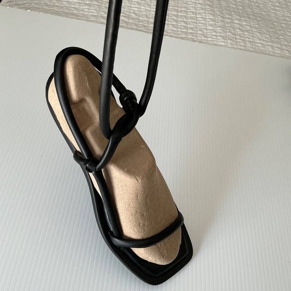 L’intervalle size 9.5-10 black lace-up sandals rope gladiator - Picture 7 of 7